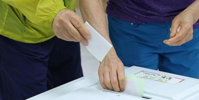 Shortage of Ballots Sparks Calls for Re-Election in Busan