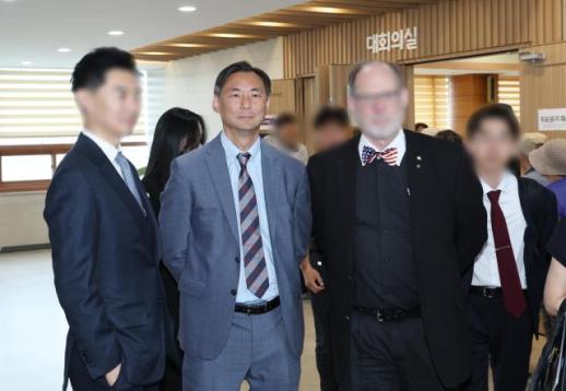 Moss Tan Files Recusal Request in Lawsuit Against Travel Ban