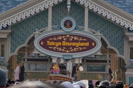 Tokyo Disneyland Faces Pressure for Price Hikes Amid Declining Attendance