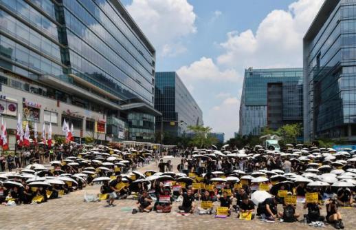 Kakao workers stage first-ever strike amid pay disputes
