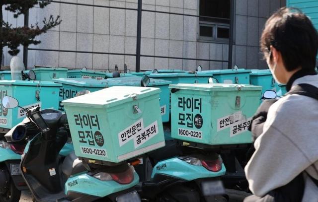 Debate Over Delivery App Fees Heats Up as Baemin Sale Looms