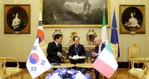President Yoon Receives Italys Knight Grand Cross of the Order of Merit