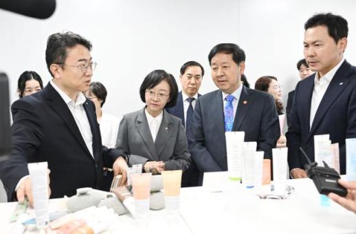 Deputy Prime Minister Gu Yoon-cheol Addresses Youth Employment Challenges at Bootcamp