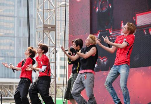 CORTIS rocks Gwanghwamun before World Cup match