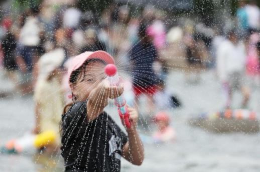 South Korea faces scorching early summer heat amid alerts for sudden showers