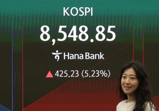 KOSPI Approaches 8600 Mark Amid U.S.-Iran Peace Agreement