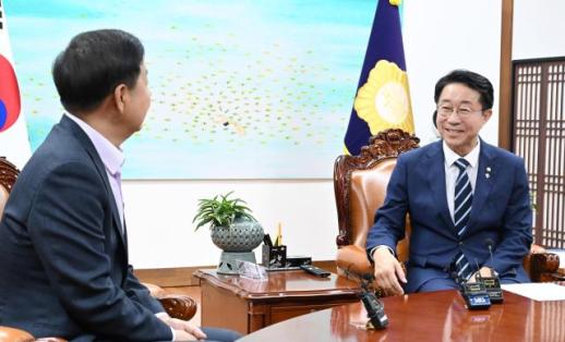Choi Jung-sik Urges Deputy Prime Minister Koo Yoon-cheol to Address Economic Challenges