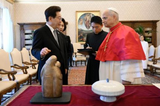 Lee invites Pope Leo XIV to Seoul in hopes for Vatican peace diplomacy