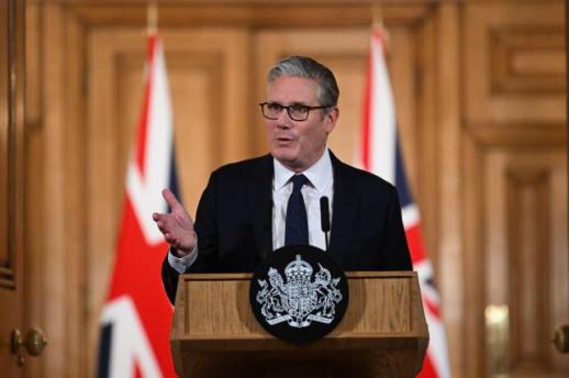 英国全面禁止16岁以下儿童使用社交媒体，引发有效性与隐私侵犯争议