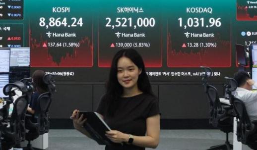 사상 최고치 코스피 8864 마감…SK하이닉스, 250만닉스 시대 개막