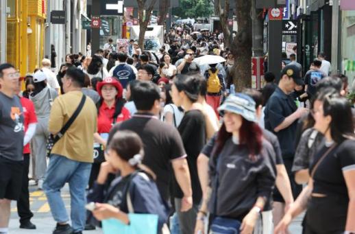外籍游客持续涌入 韩国百货业迎来业绩增长期