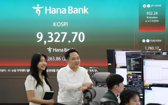 美 반도체 훈풍에 코스피, 장중 사상 첫 9300선 돌파 최고치 경신