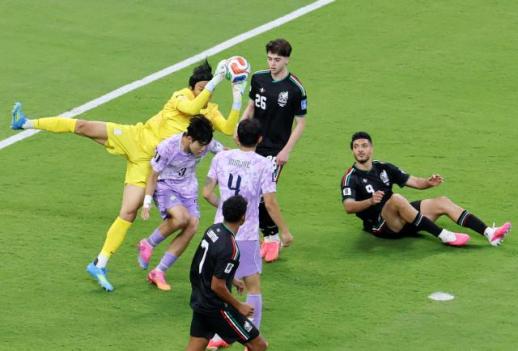 World Cup 26: Home magic as Mexico makes knockouts, Canada first win