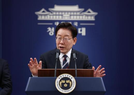Lee pitches phased North Korean nuclear plan to Trump