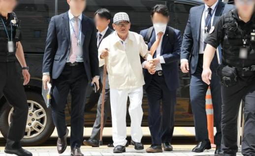 Shincheonji Leader Lee Man-hee Faces Imminent Arrest Over Allegations of Forcing 50,000 Followers to Join Political Party