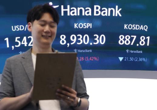 KOSPI, Nikkei 225 refueled by revived chip fever