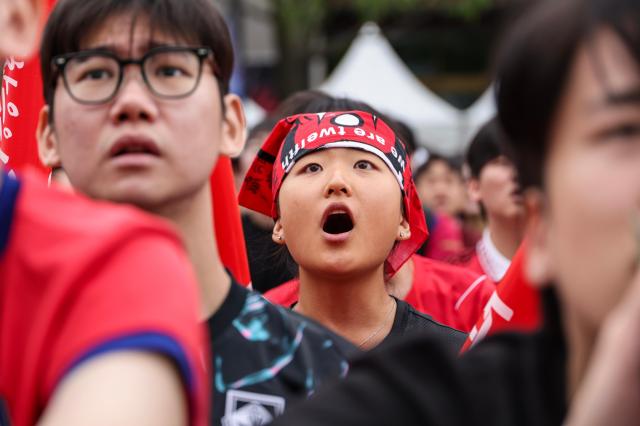 Red devils rally at Gwanghwamun square