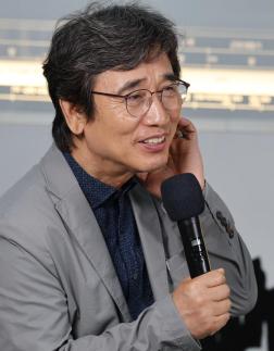 Yoo Si-min Critiques President Lees Overconfidence in Unity Efforts