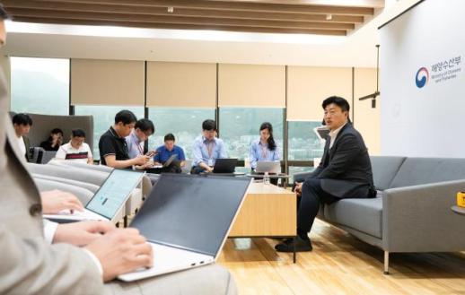 북극항로 첫 시범운항 임박…정부, 화물 1300TEU 확보