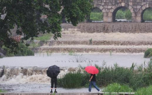 全国范围内将迎来降雨，白天气温最高可达35度