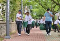 르노코리아, 부산공장 인근서 플로깅…임직원 100명 환경정화