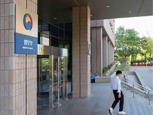 跟踪受害者可于明年4月向法院申请禁止接触保护令