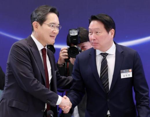 韩国股市强劲上涨 李在镕崔泰源持股市值激增