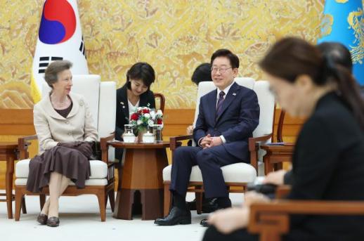 李在明会见安公主：英方为全球战略伙伴
