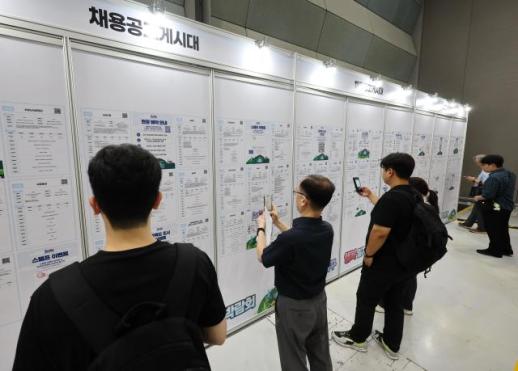 韩国高龄就业撑起新增就业 长期稳定就业仍面临难题
