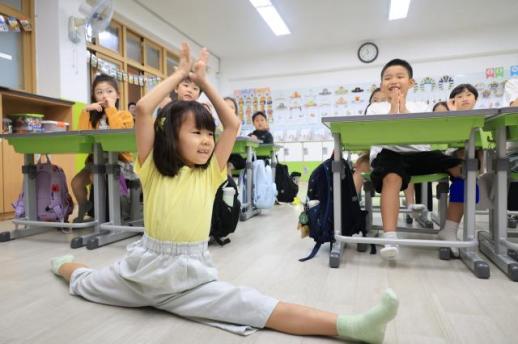 Seoul elementary schools kick off summer vacation