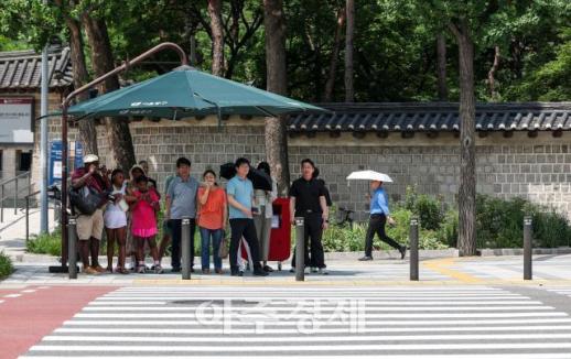 Seouls heatwave relief canopy at crosswalks