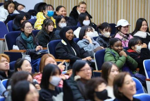在韩外国留学生专业结构失衡 理工科占比仅为15%