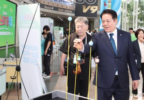 安阳市场最大浩：适应人工智能时代，扩大学生与市民的未来技术体验
