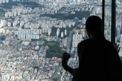 Koreas fiscal deficit hits 3-year midyear low
