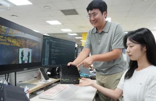포스코DX, 국산 NPU 산업현장 투입…AI 추론 비용 50% 낮춘다