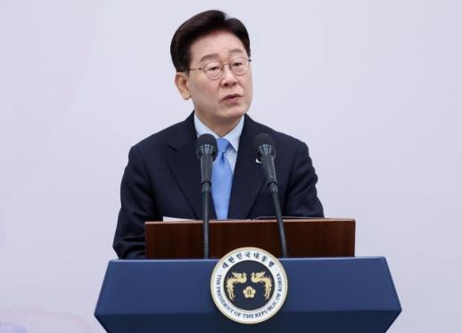 李在明支持率创就任后新低 负面评价首次超过半数