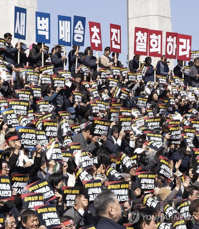 대형마트 새벽배송 두고 소상공인단체 엇갈린 입장…조건부 수용론 등장