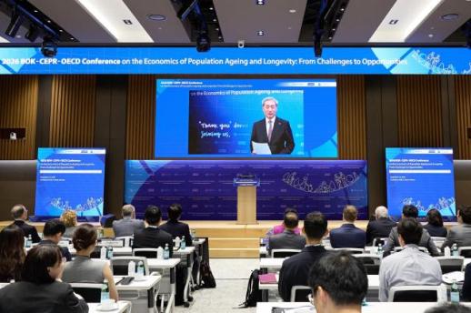 BOK highlights demographic challenges in international forum