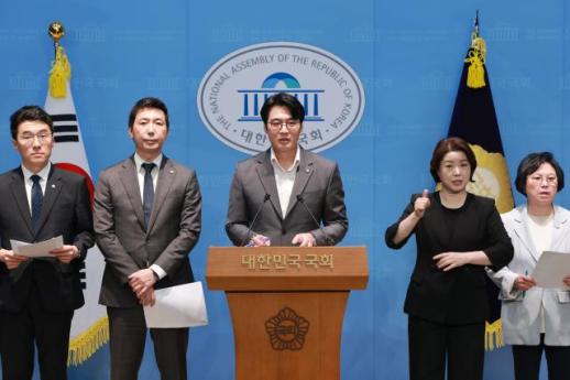 执政党呼吁李珍淑辞去国会议员职务，承担5·18事件歪曲责任