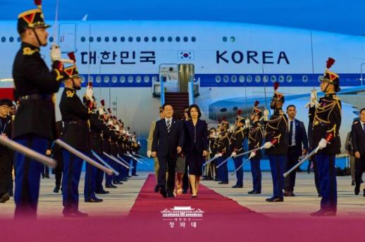 Lee second-term question looms over Assembly session