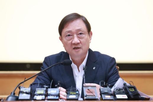 李灿镇：金融控股子公司CEO继任程序不完善，需加强透明度