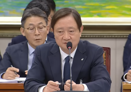 FSS chief calls for fairer CEO succession at financial groups