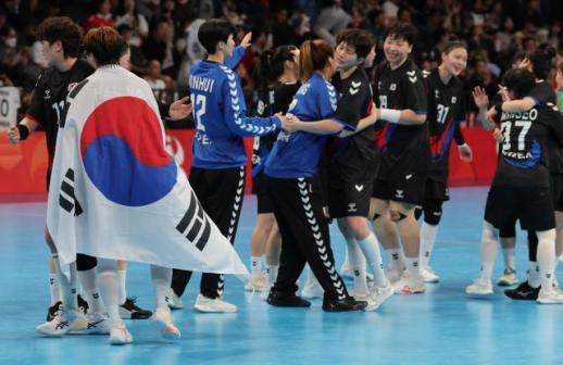 [AG 2026] 한국 여자 핸드볼, 일본 꺾고 8년 만에 정상…금메달
