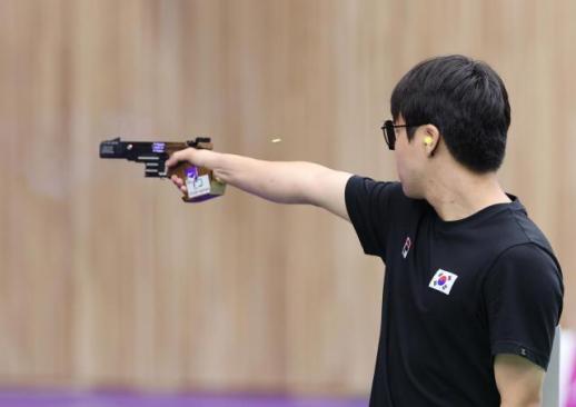 李建赫在2026爱知·名古屋亚运会速射手枪个人和团体赛中双冠夺金