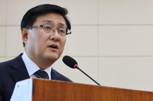 国会质询中关于第12次电力供给基本计划委员名单的争论