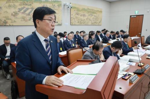 [2026国会听证] 电影《刺客（们）》的低级阴谋论，扭曲学生历史观 vs 国会是电影审查委员会吗 教育委员会冲突