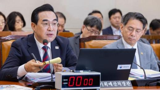 2026年国政审查：积极财政与国债削减的争论，朴洪根称“增长与税收的良性循环起点”
