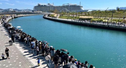 釜山鲨鱼‘布康伊’人气持续，汉字日假期吸引20万5000人次