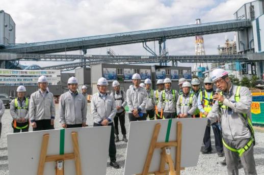 李贤彬新任南东发电社长首次视察液化天然气建设现场