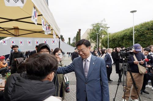 成南市长申相镇与波兰加强实用外交，推动防务、经济与文化合作